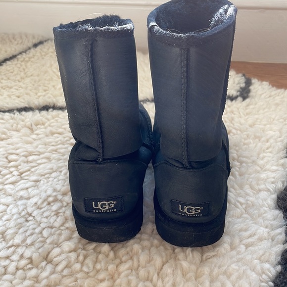 UGG leather black sheep skin short boots wool lining SZ8 - Picture 3 of 4